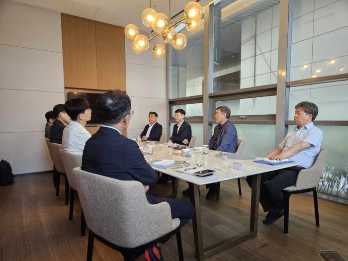 3일 세종공동캠퍼스에서 열린 입주대학 조찬 간담회에서 참석자들이 공동캠퍼스 발전 방향 등을 논의했다. (세종시 제공)