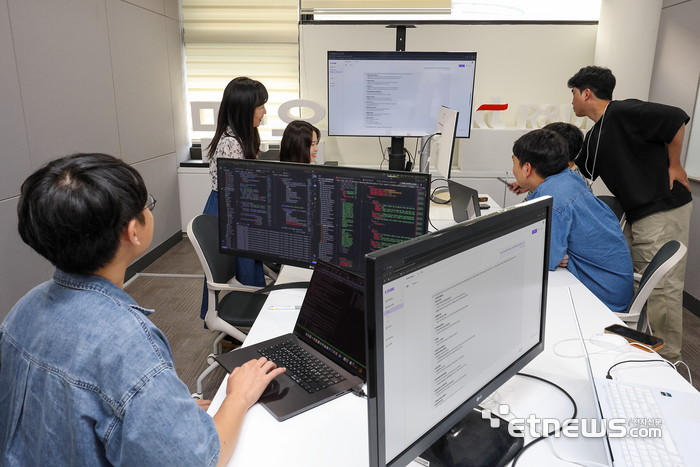 [포토]  KT, 한국적 AI 모델 '믿:음 2.0' 상업적 활용 가능한 오픈소스로 공개