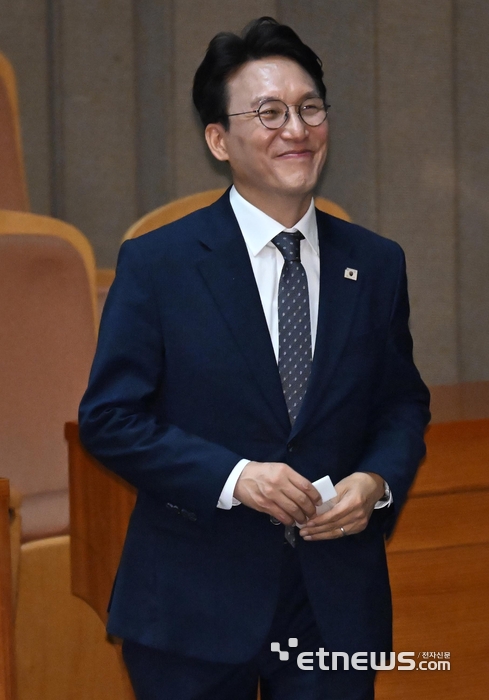 [포토] 무기명 투표 하는 김민석