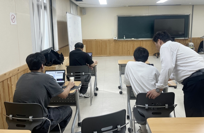 전북대 반도체과학기술학과 강의 사진.