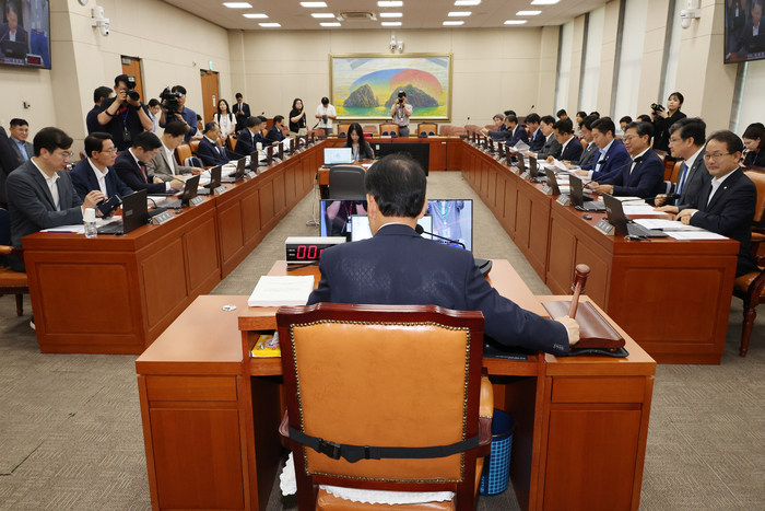 정무위 '온플법' 심사 보류…통상 마찰 고려해 8월 재논의키로