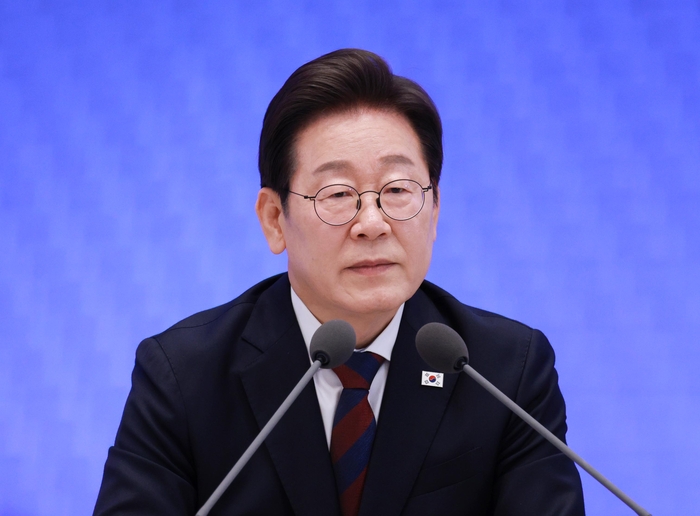 이재명 대통령이 3일 청와대 영빈관에서 열린 '대통령의 30일, 언론이 묻고 국민에게 답하다' 기자회견에서 마무리 발언을 하고 있다. 연합뉴스