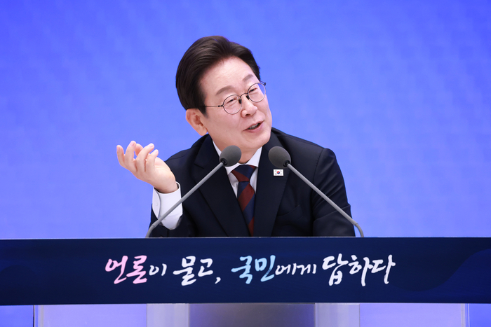 이재명 대통령 “AI·반도체 투자 아끼지 않겠다”