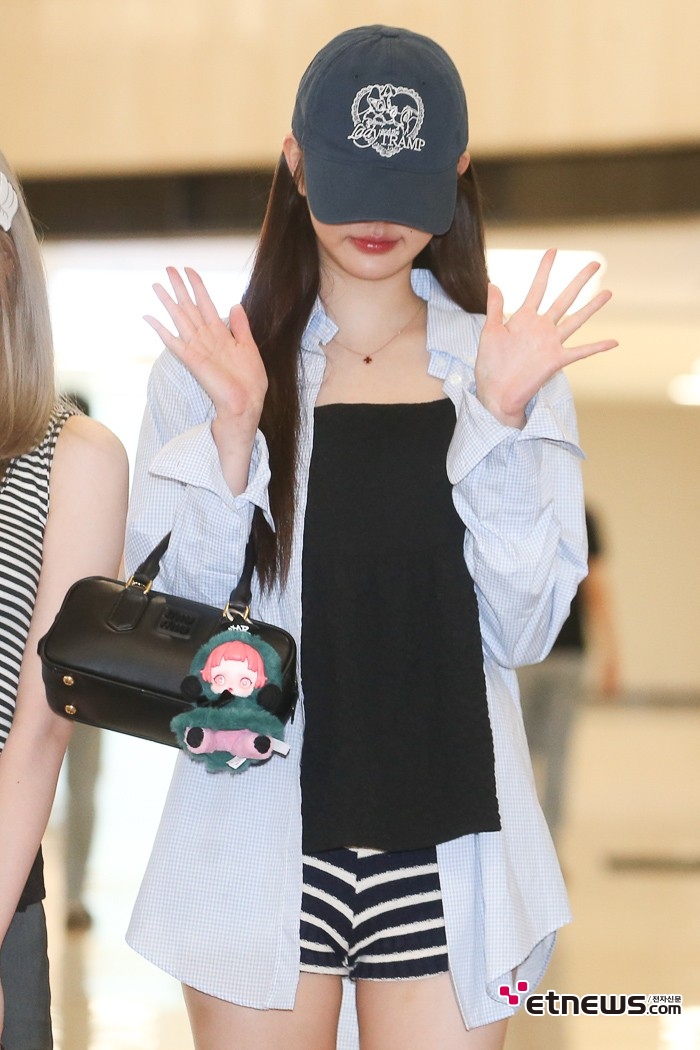 [ET포토S] 장원영, '노룩 포즈도 충분히 매력적'