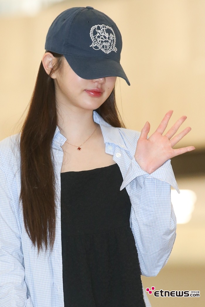 [ET포토S] 장원영, '노룩 포즈도 충분히 매력적'