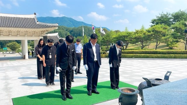 전주정보문화산업진흥원은 순국선열의 숭고한 희생을 기리고 애국정신을 되새기기 위해 8일 국립임실호국원을 방문해 참배하고 호국영령을 추모하는 뜻깊은 시간을 가졌다.