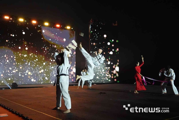 춘천시, 세계 태권도인의 축제 성대한 개막…“태권도 수도 향해 도약”
