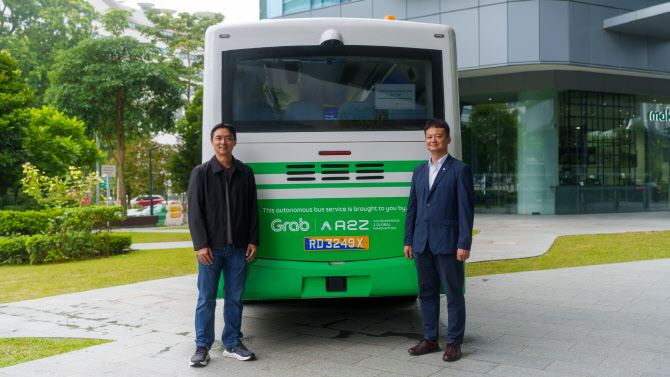 이위탕 그랩 운영 매니징 디렉터(왼쪽)와 김호진 오토노머스에이투지 사업개발실 상무