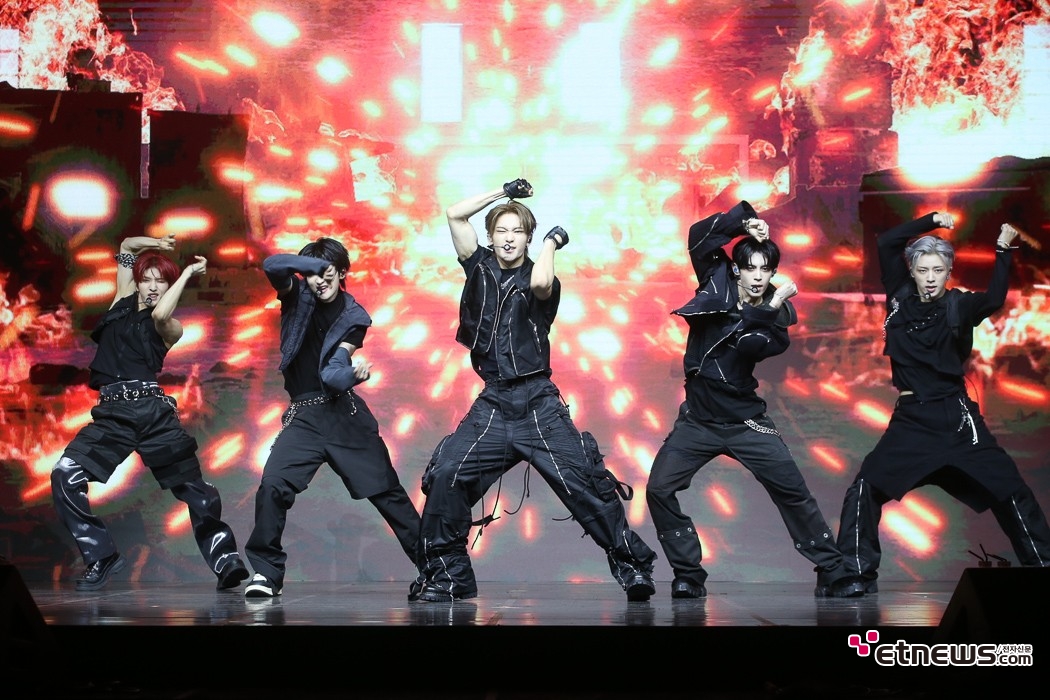 [ET포토] 나우어데이즈~나우즈, 팀명 변경 재 데뷔'