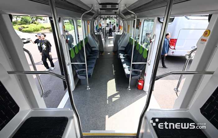 [포토] 양문형 전기굴절버스 'K-TRAM'