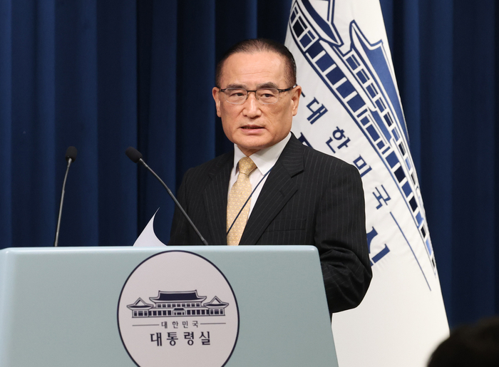 위성락 안보실장, 방미 결과 브리핑 (서울=연합뉴스) 한상균 기자 = 미국에서 귀국한 위성락 국가안보실장이 9일 기자들에게 방미 결과에 관해 브리핑하기 위해 용산 대통령실 기자회견장에 입장하고 있다. 2025.7.9 xyz@yna.co.kr (끝)