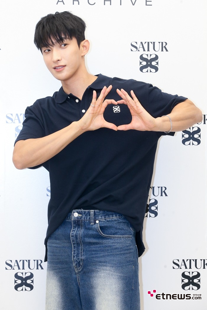 [ET포토] 세븐틴 도겸, '시선 강탈하는 전완근'