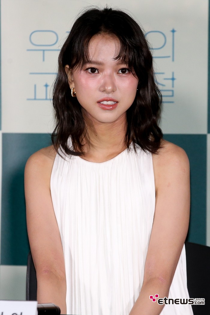 [ET포토] 항첩여, '인형 눈망울'