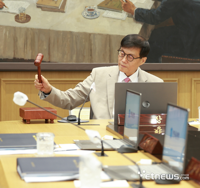 속보한국은행, 기준금리 2.50% '동결'