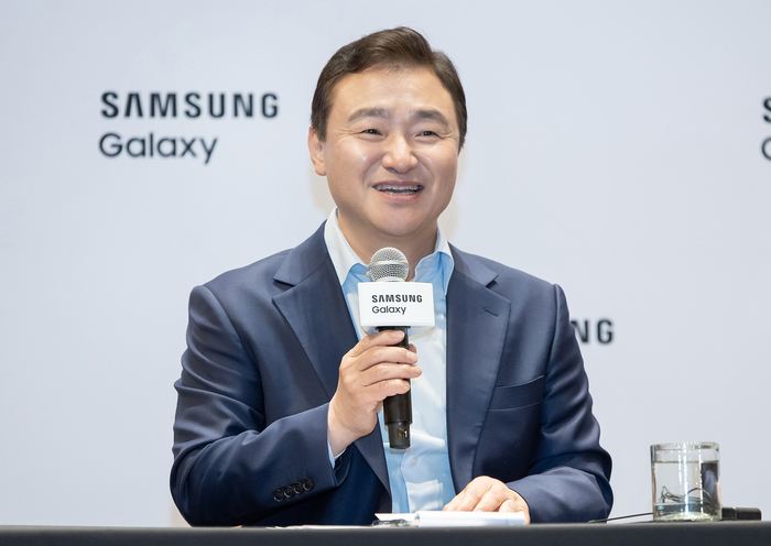 노태문 삼성전자 DX부문장 직무대행 사장이 9일(현지시간) 미국 뉴욕에서 '삼성 갤럭시 언팩 2025' 행사 직후 국내 기자간담회를 진행하고 있다.