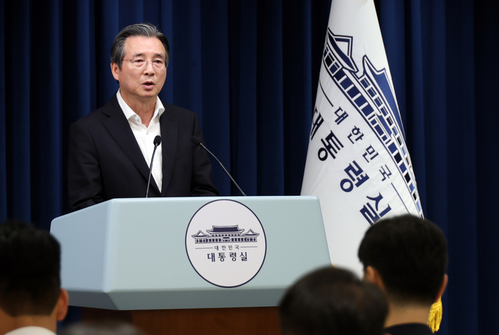 브리핑 하는 김용범 정책실장     (서울=연합뉴스) 한상균 기자 = 김용범 정책실장이 10일 용산 대통령실 기자회견장에서 RE100 산업단지 관련 브리핑을 하고 있다. 2025.7.10     xyz@yna.co.kr (끝)