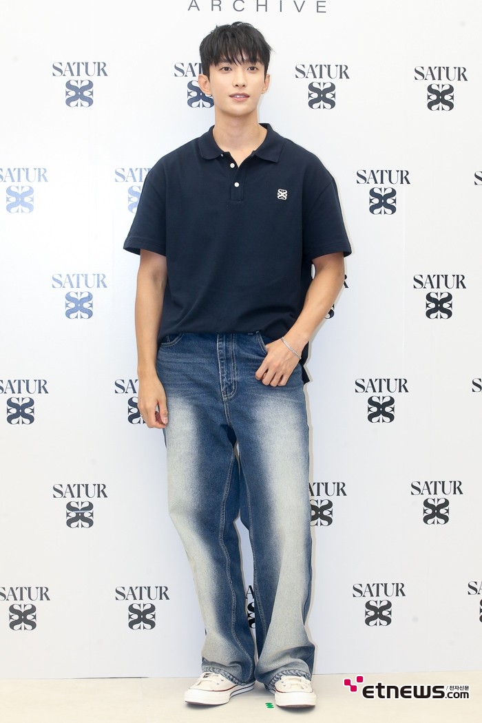 [ET포토] 세븐틴 도겸, '피케 셔츠에 청바지면 충분'