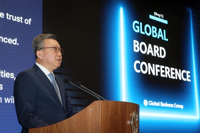 지난 10일 서울 중구 소재 신한은행 본점 20층 대강당에서 진행한 '글로벌 컨퍼런스 위크'에서 정상혁 신한은행장이 환영사를 하고 있다.