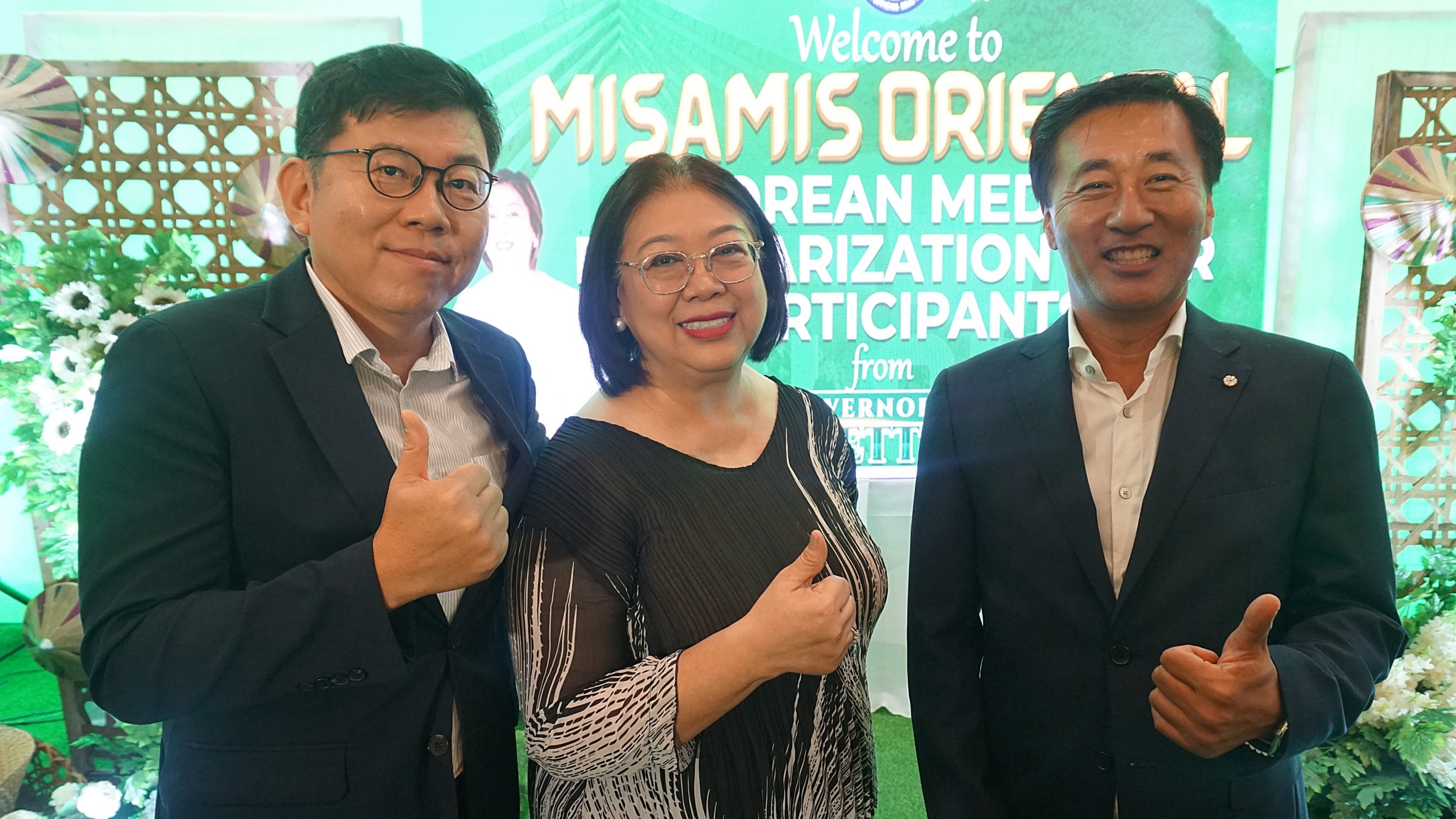 사진= 좌측부터 카가안데오로 이진욱 한인회장, 미사미스오리엔탈주 줄리엣 우이 주지사, 직항추진위원회 김두열 위원장 