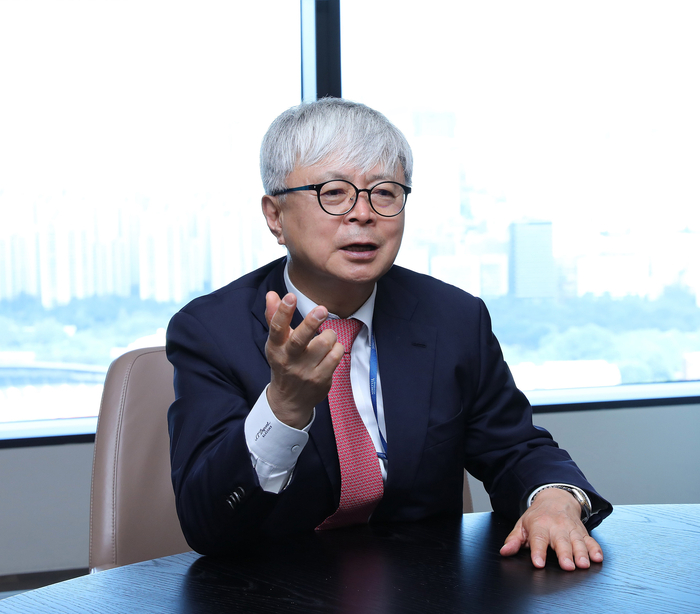 강석훈 법무법인 율촌 대표 변호사