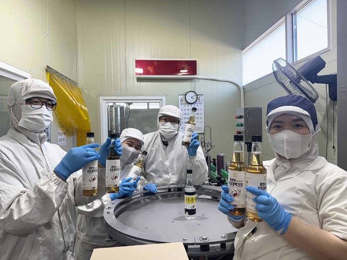 경북 영덕 소재 '더 동쪽 바다가는 길' 직원들