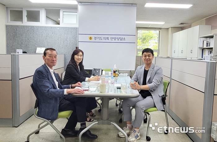 유영일 경기도의회 도시환경위원회 부위원장이 11일 의회 안양상담소에서 안양보호관찰소협의회 조성묵 회장 등과 함께 위기청소년 지원방안 마련을 위한 면담을 진행했다.