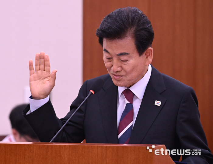 [포토] 선서하는 정동영