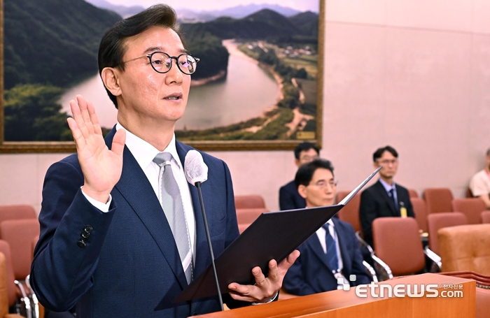 [포토] 선서하는 전재수
