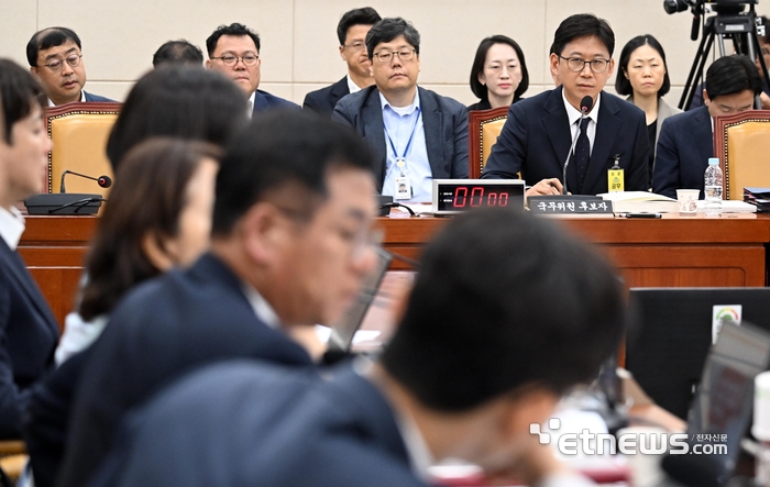 [포토] 답변하는 배경훈