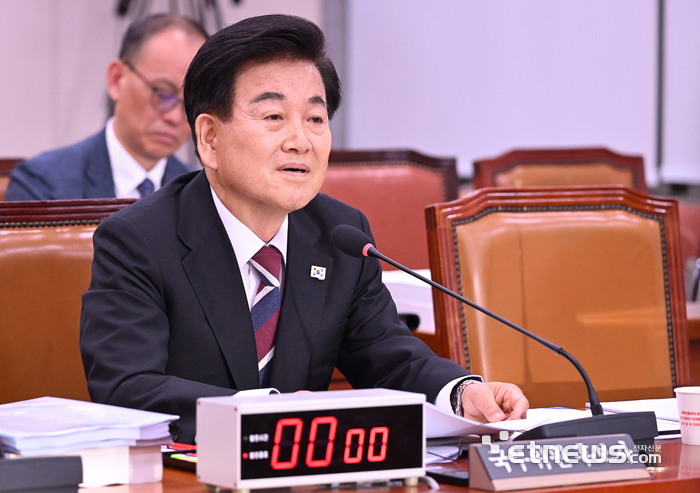 [포토] 답변하는 정동영 후보자