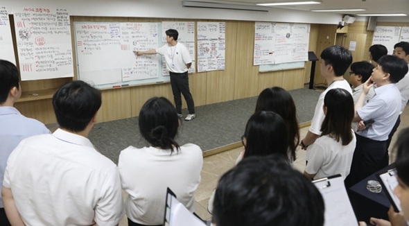 <a href='https://newsroom.etnews.com/ina/' target='_blank' class='a_newsroom_on' title='인아그룹 뉴스룸 바로가기'>인아그룹</a> 2025 신입사원 연구회가 열린 가운데 결과를 발표했다.