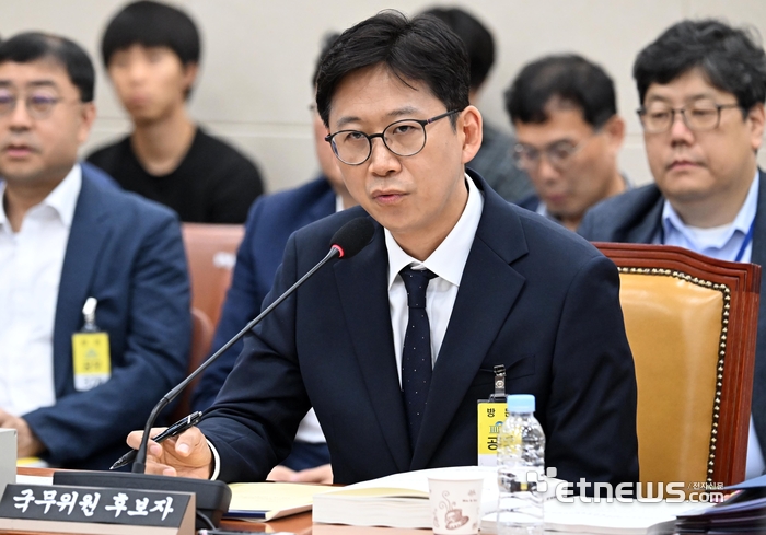 [포토] 답변하는 배경훈
