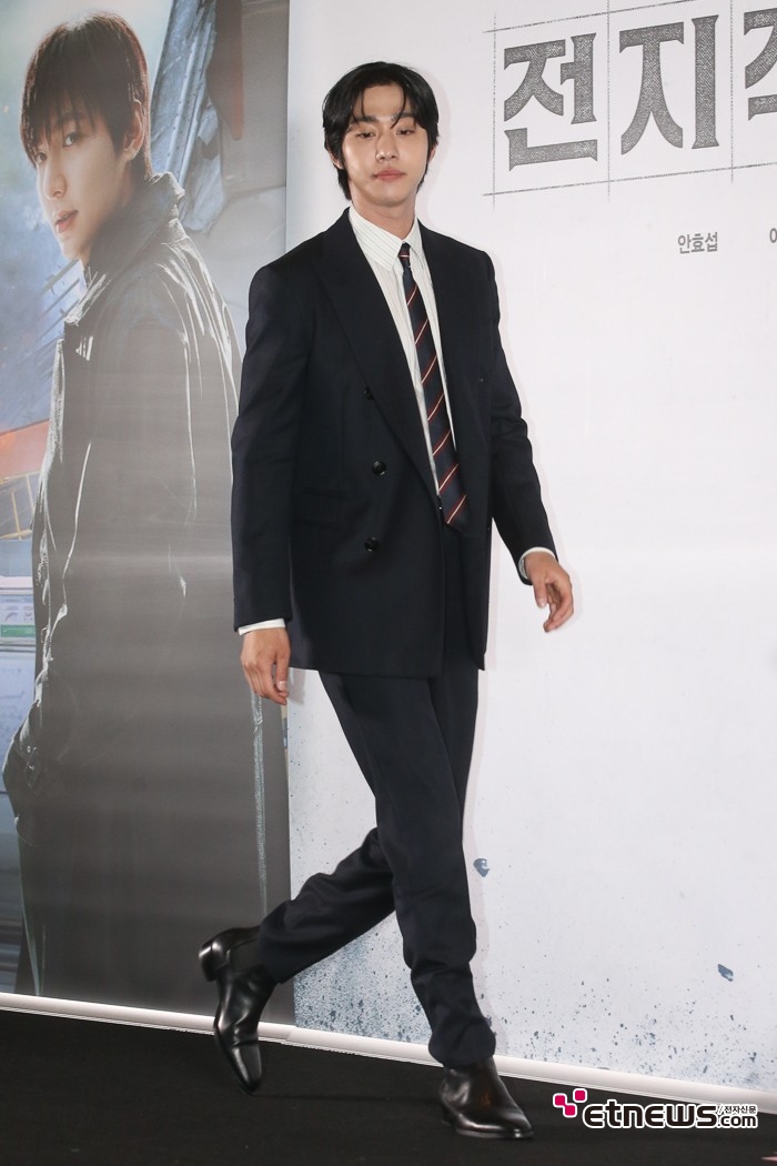 [ET포토] 안효섭, '무결점 수트 패션'