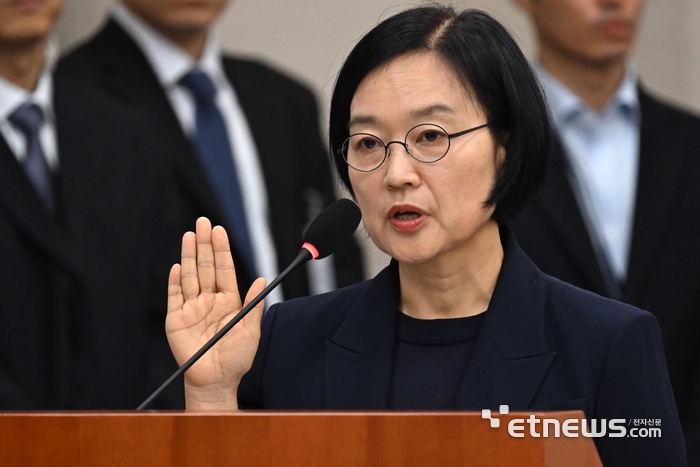 [포토] 선서하는 한성숙