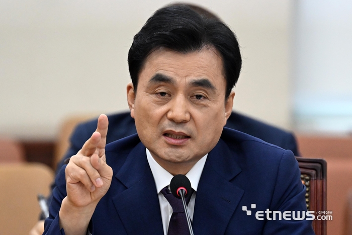 [포토] 첫 非군인 출신 국방장관 나오나