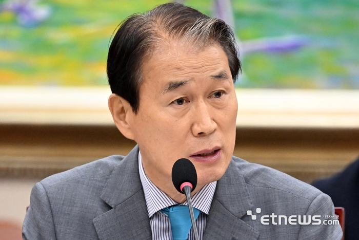 [포토] 답변하는 권오을 보훈부 장관 후보자