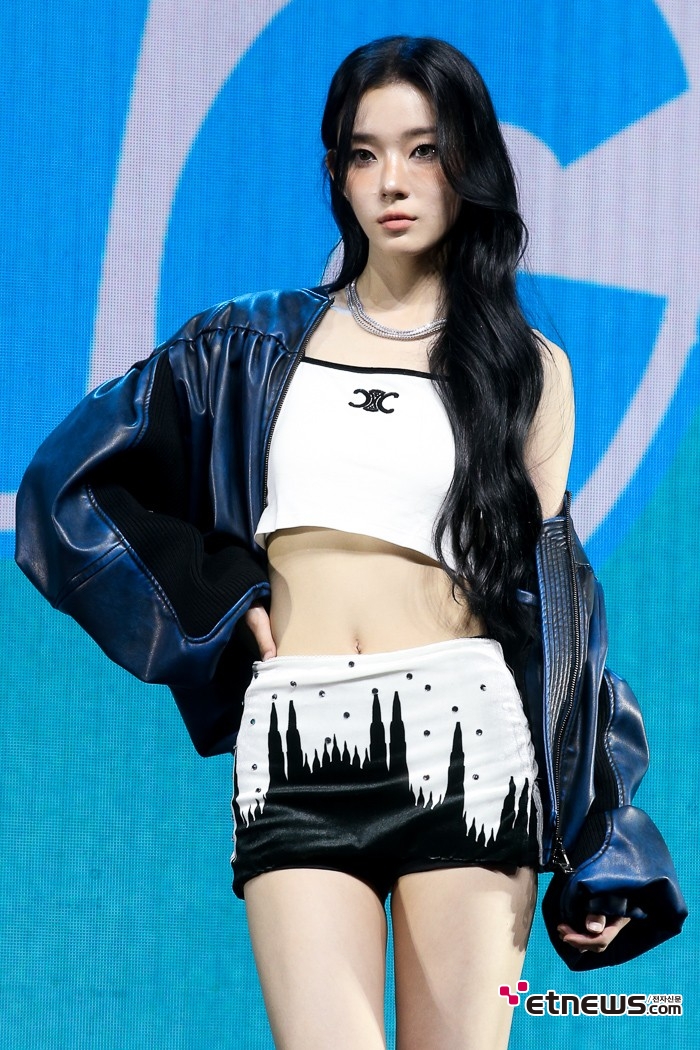 [ET포토] 이프아이 카시아, '여름을 위해 관리한 복근'