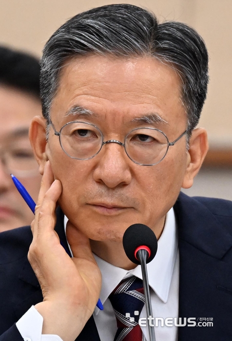 [포토] 정성호 얼굴 매만지며