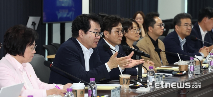 [포토] 모두발언하는 이한주 국정기획위원장