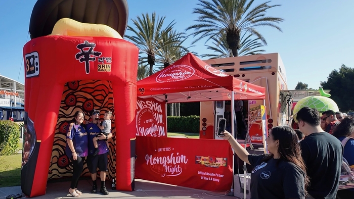 농심은 미국 프로축구리그(MLS) 구단 'LA 갤럭시'의 홈경기에서 농심을 테마로 한 행사 '농심데이'를 성료했다.