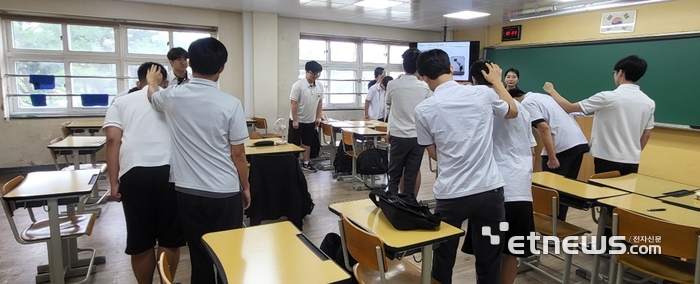 14일 수원공업고 3학년 학생을 대상으로 신입사원 노동인권 및 비즈니스 매너를 주제로 특강했다.