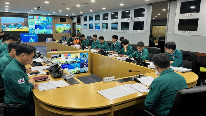 충남도는 16일 도청 재난상황실에서 '호우 대비 도·시군 긴급 대책회의(국지망 영상회의)'를 개최했다.