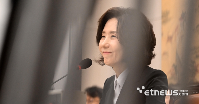 [포토] 이진숙 '애써미소'