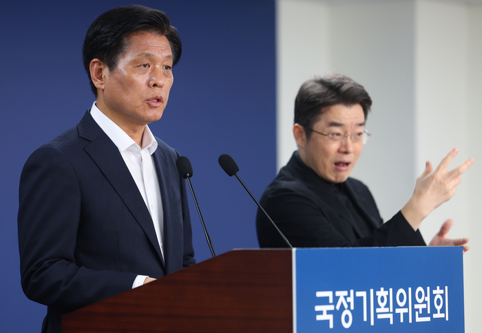조승래 국정기획위원회 대변인이 16일 서울 종로구 국정기획위에서 브리핑을 하고 있다. 연합뉴스