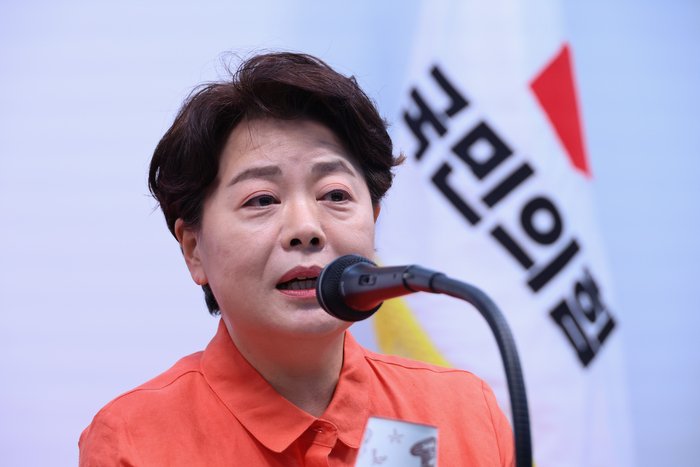 기자간담회하는 윤희숙 혁신위원장 (서울=연합뉴스) 김주성 기자 = 국민의힘 윤희숙 혁신위원장이 16일 서울 여의도 중앙당사에서 인적쇄신 등 개혁방안과 관련해 기자간담회를 하고 있다. 2025.7.16 utzza@yna.co.kr (끝)