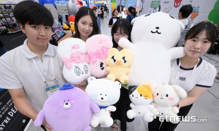 [포토] K-콘텐츠 캐릭터와 함께 - 뉴스 썸네일 이미지