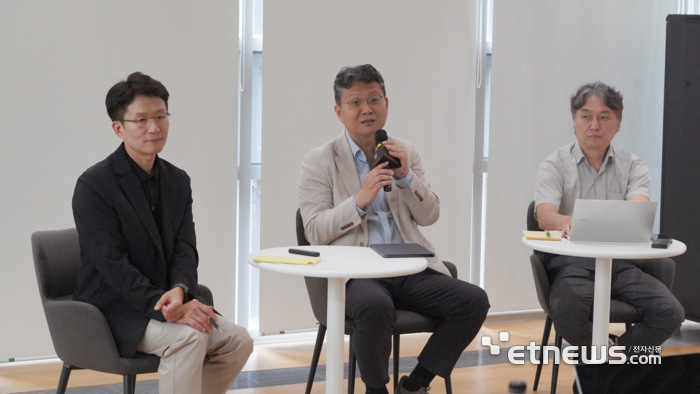 17일 대동 서울사무소에서 열린 농업 3대 AI 미디어 간담회에서 주요 관계자들이 참석해 질의응답을 진행했다. (왼쪽부터)최준기 대동에이아이랩 대표, 나영중 대동 P&Biz부문장, 이광욱 대동 국내사업부문장