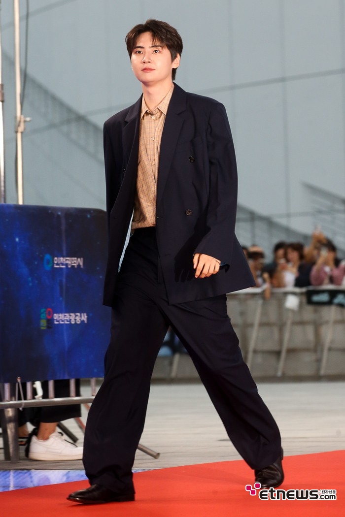 [ET포토] 이진혁, '오버핏이 어울리는 피지컬'