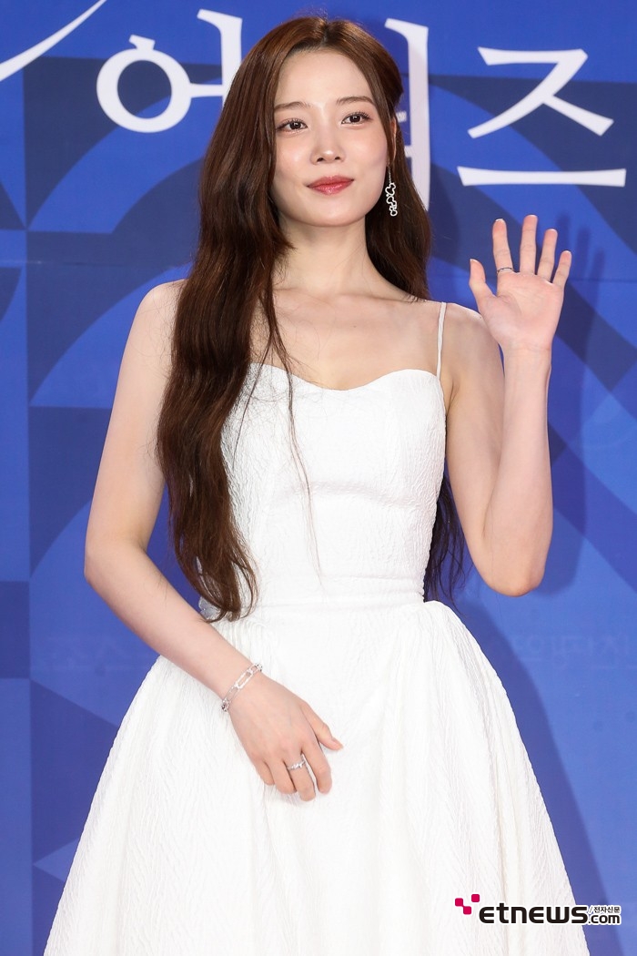 [ET포토] 윤소희, '화이트가 아름다운 청순미'