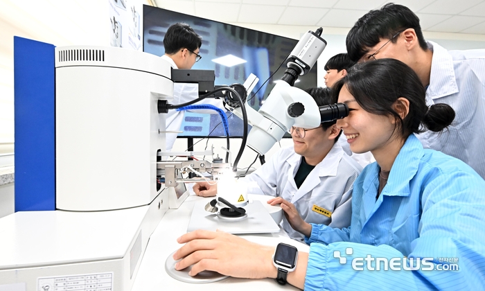 [포토] 산업현장 같은 채용연계형 반도체 교육